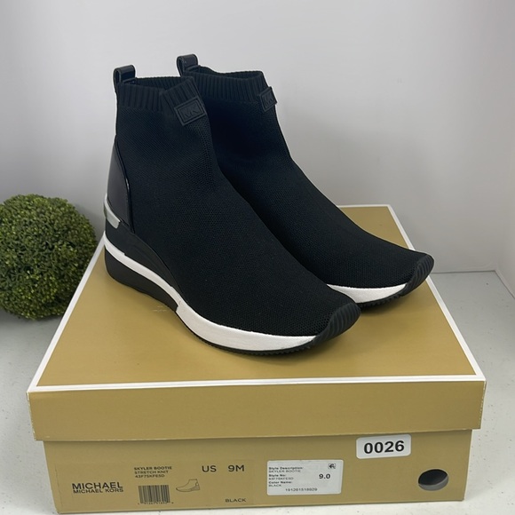 Michael Kors Skyler Bootie Stretch Knit Sz 9 NIB - Picture 12 of 12